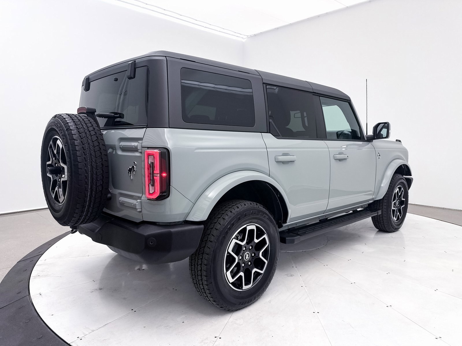 Used 2024 Ford Bronco Outer Banks image 18