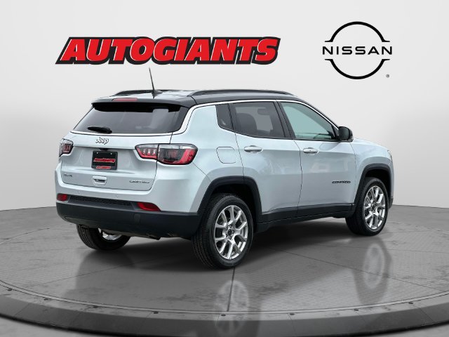 Used 2025 Jeep Compass Limited AWD/4WD image 4