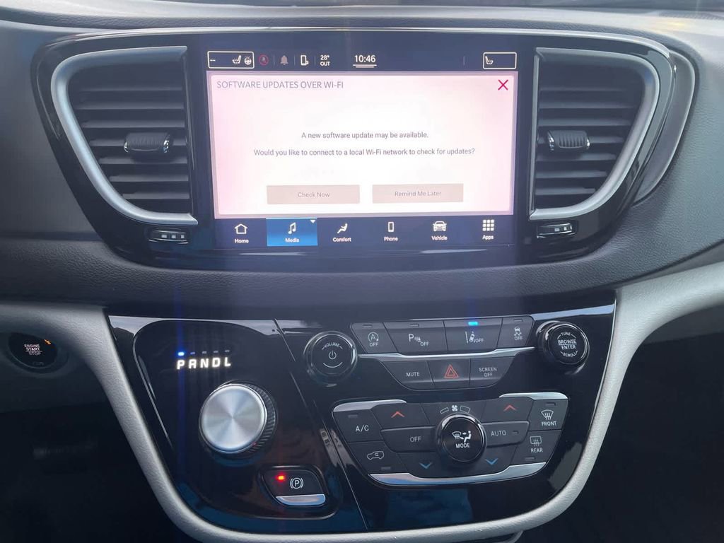 Used 2022 Chrysler Pacifica Touring-L FWD image 24