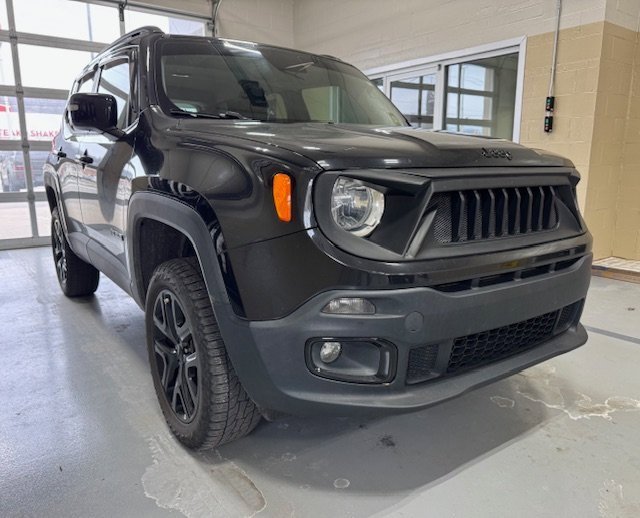 Used 2016 Jeep Renegade Latitude image 1
