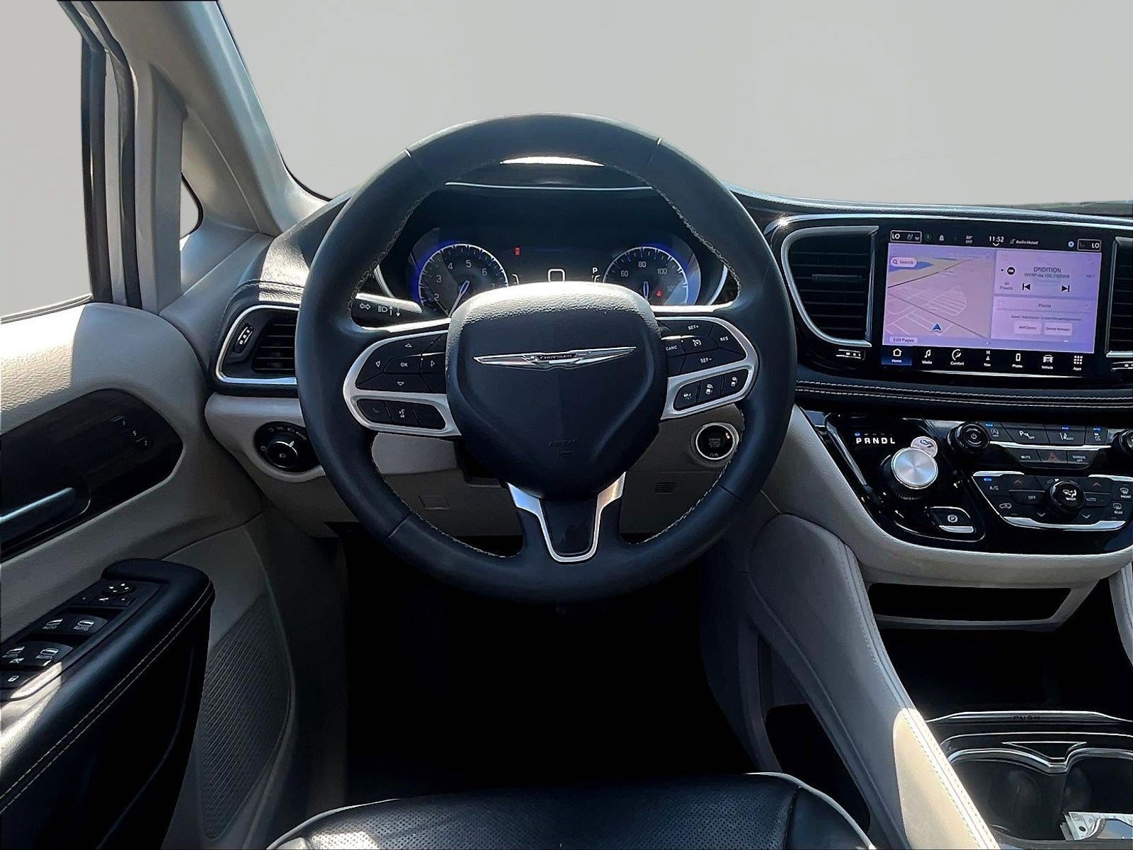 Used 2023 Chrysler Pacifica Limited FWD image 16