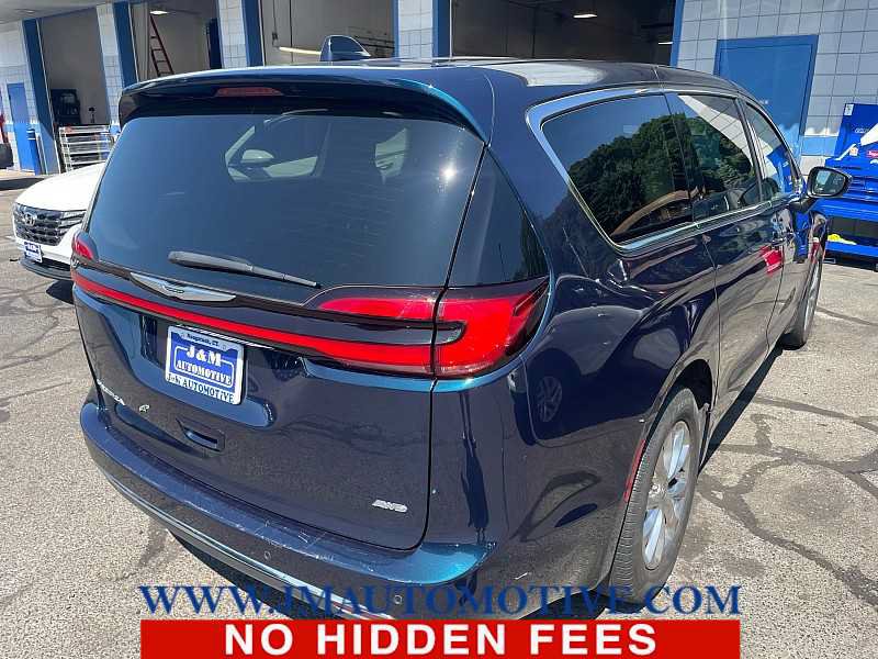 Used 2023 Chrysler Pacifica Touring-L AWD/4WD image 4