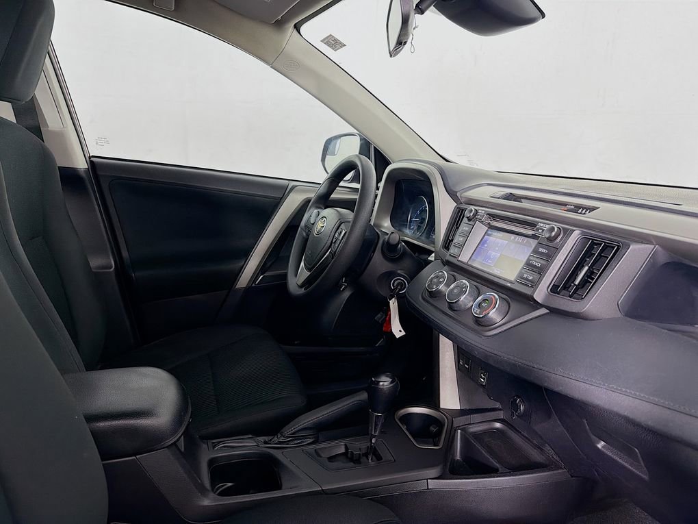 Used 2018 Toyota RAV4 LE FWD image 29