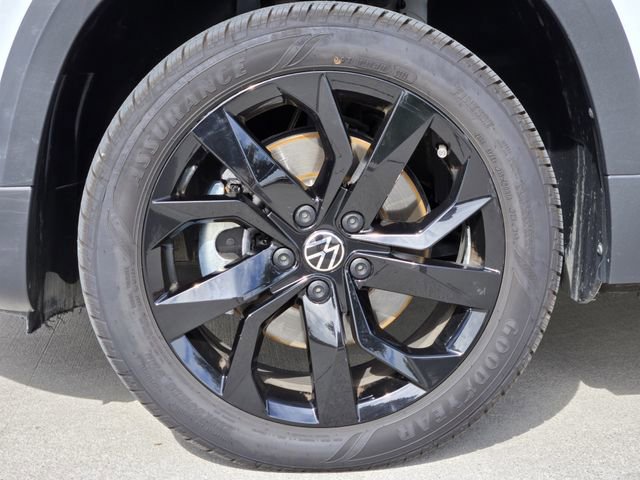 Used 2022 Volkswagen Taos SE image 11