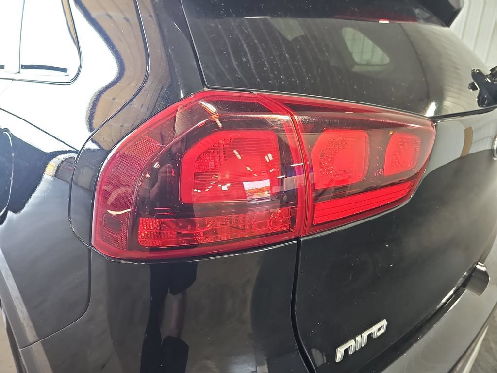 Used 2021 Kia Niro LXS FWD image 33