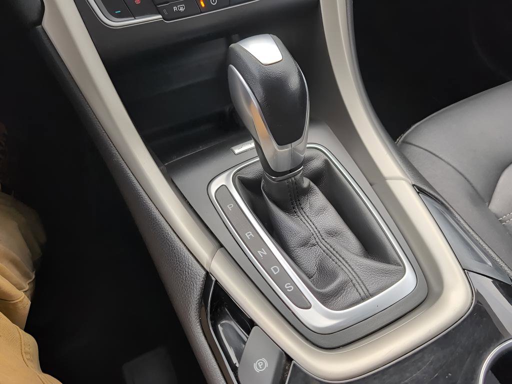 Used 2016 Ford Fusion SE w/ Equipment Group 202A image 12