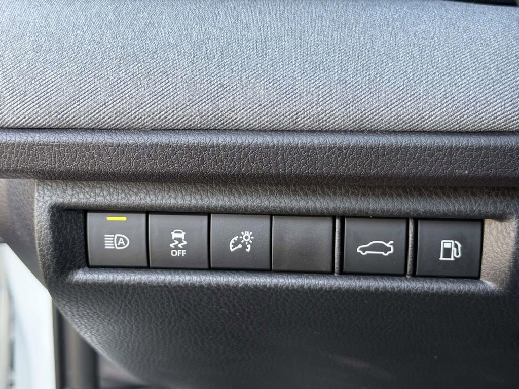 Used 2025 Toyota Camry LE image 29