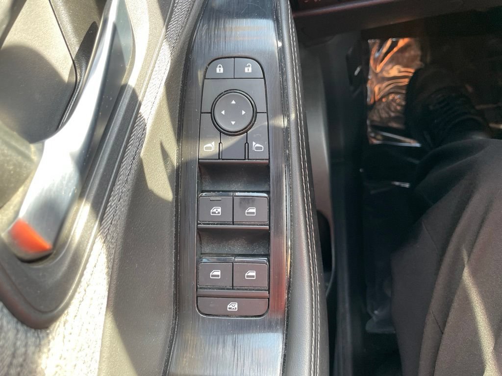 Used 2023 Nissan Rogue SV AWD/4WD image 22