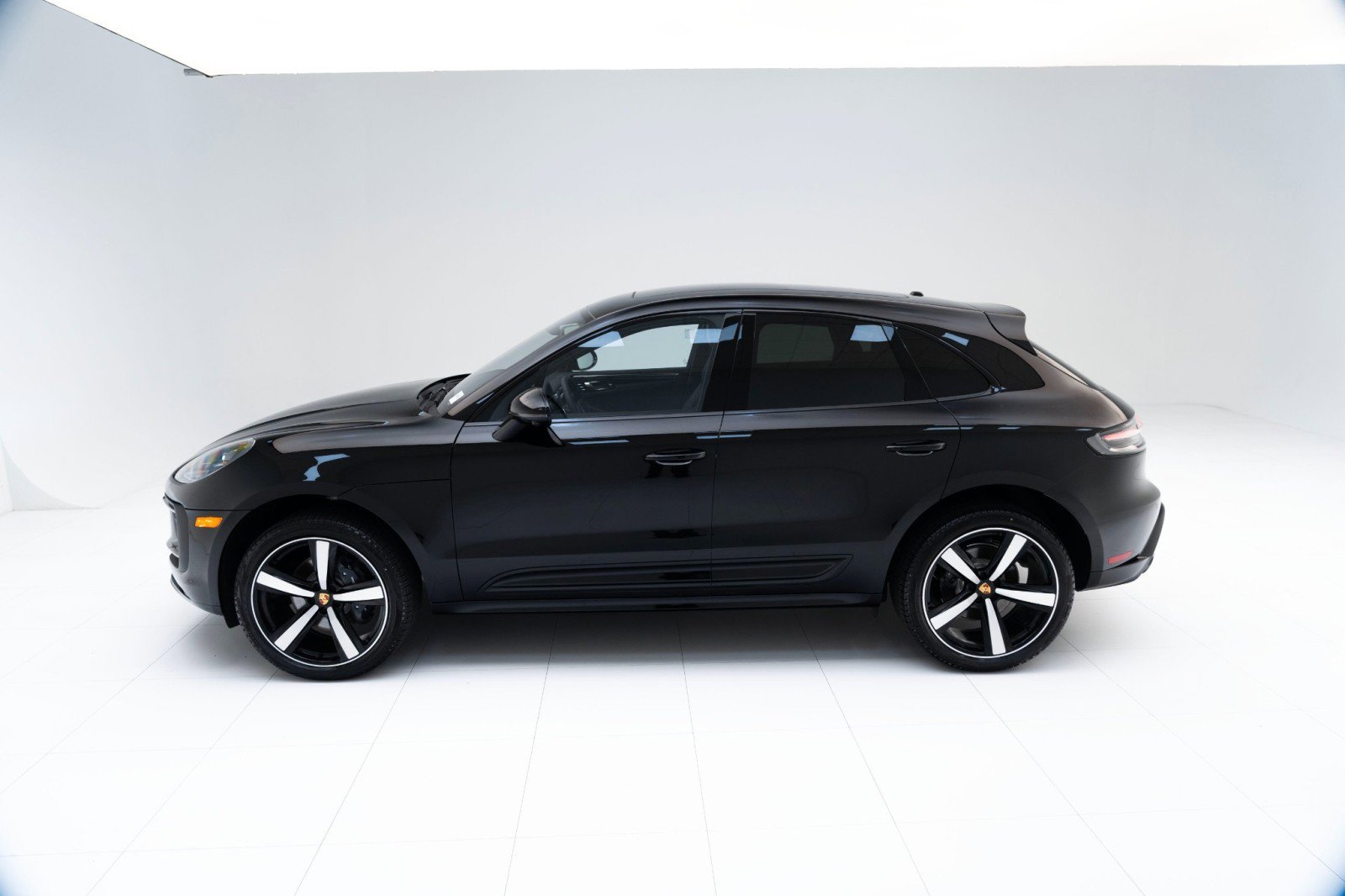 New 2025 Porsche Macan image 2