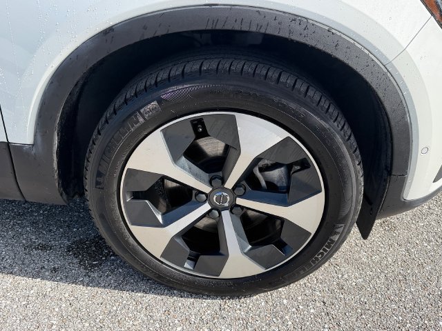 Certified 2024 Volvo XC40 B5 Plus w/ Protection Package AWD/4WD image 19