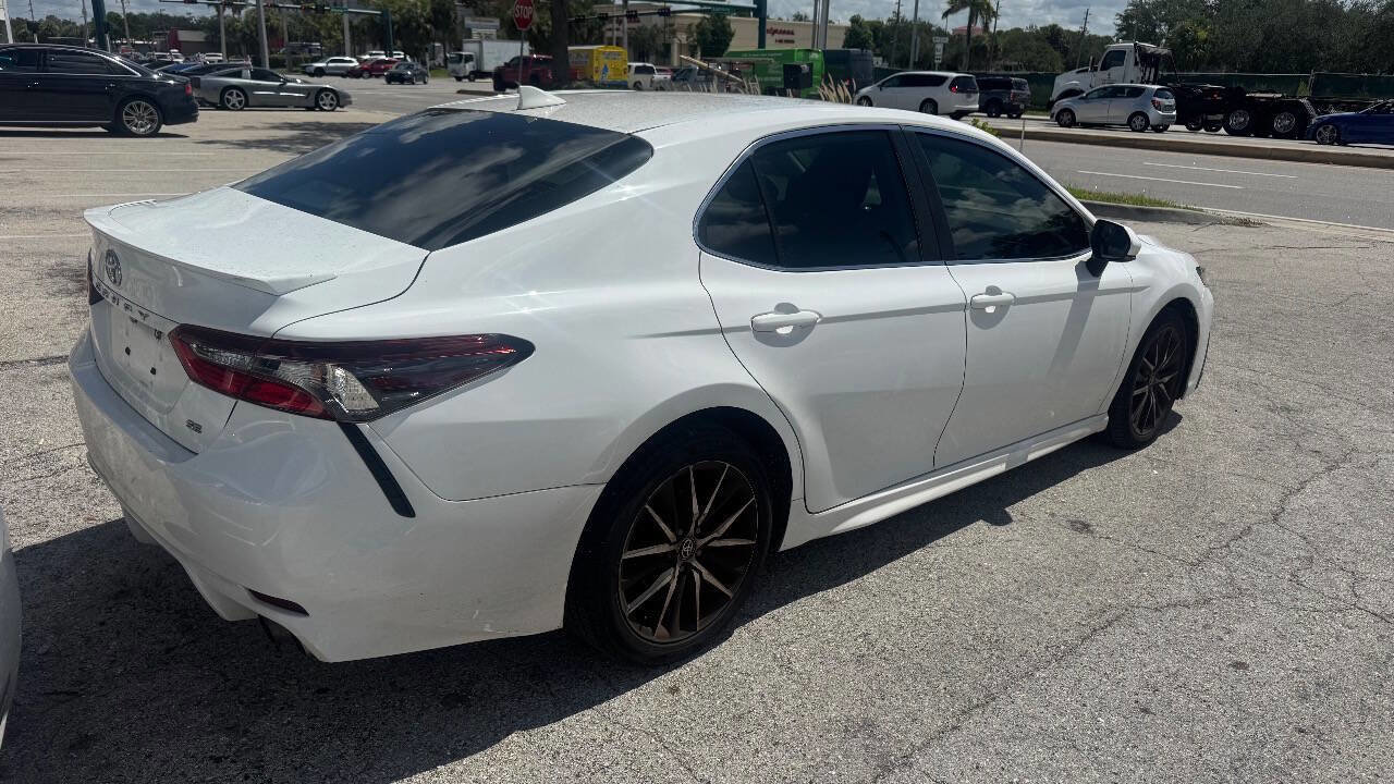 Used 2022 Toyota Camry SE image 4