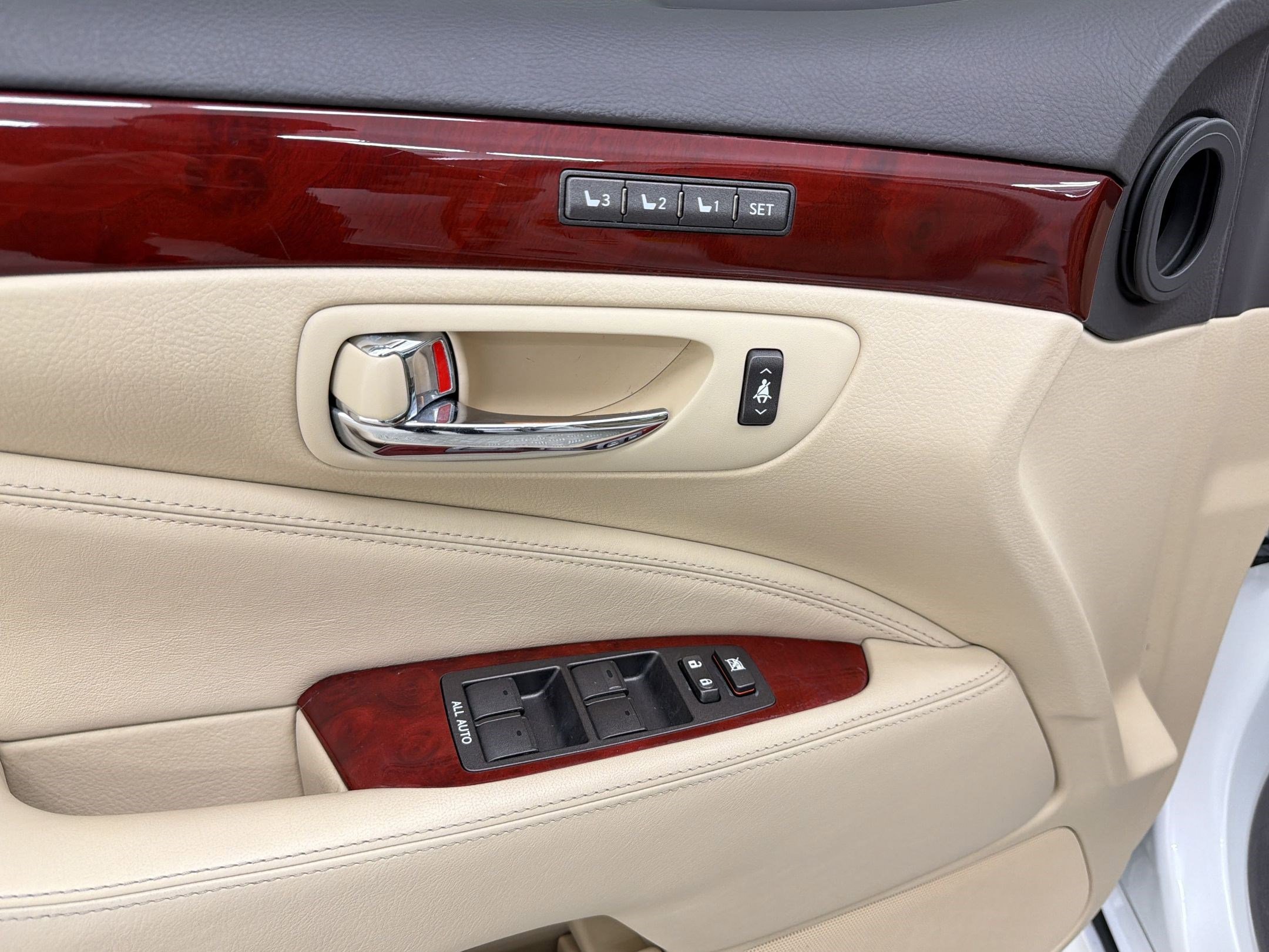 Used 2012 Lexus LS 460 L w/ Rear Seat Upgrade Pkg RWD image 30