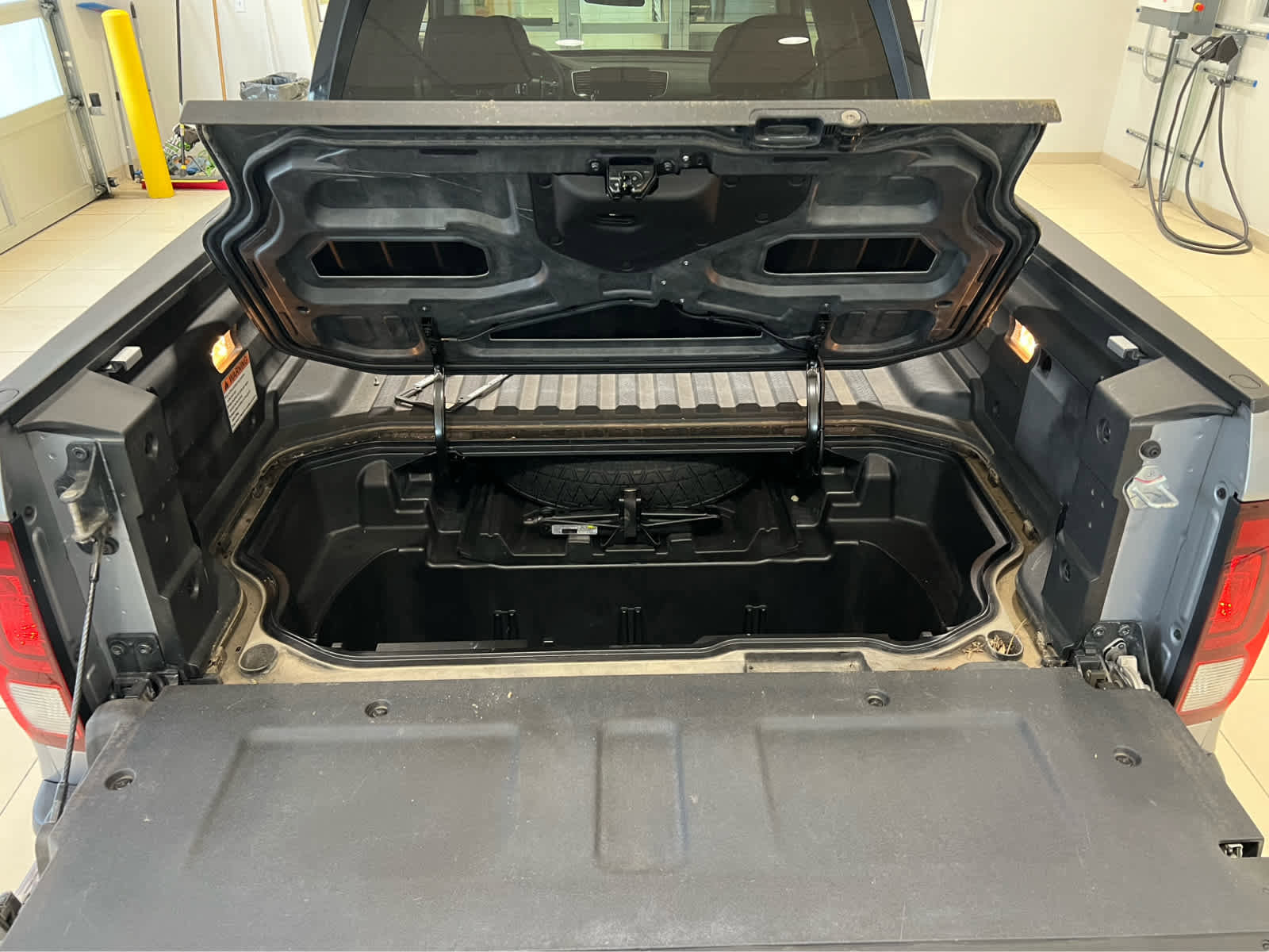 Used 2023 Honda Ridgeline Sport image 11