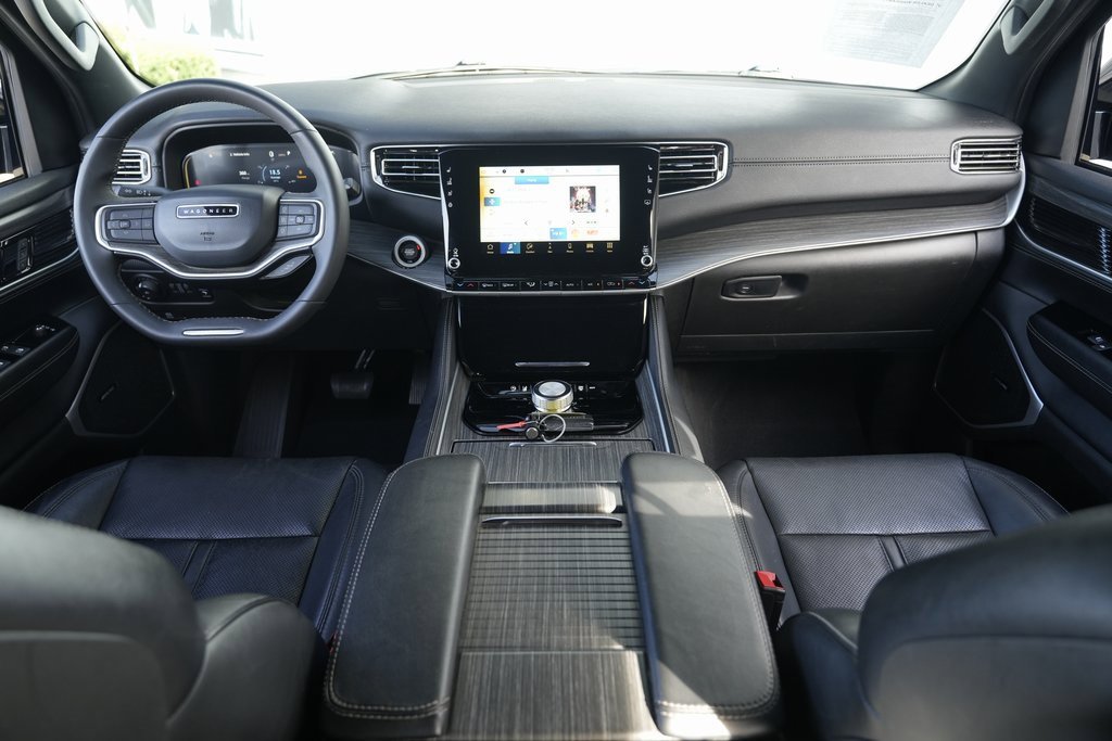 Used 2023 Jeep Wagoneer L Series II image 40