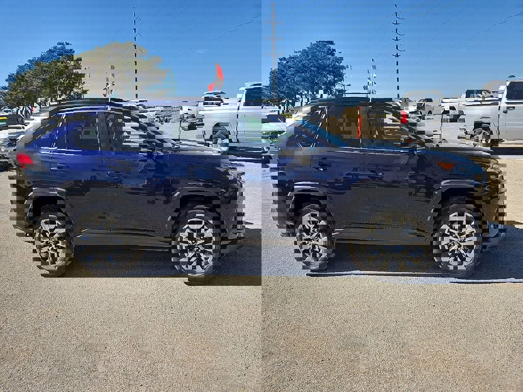 Used 2021 Toyota RAV4 XLE Premium image 9