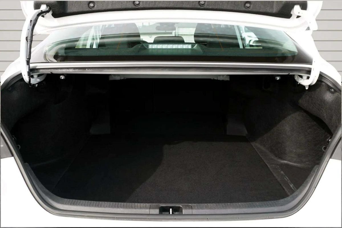 Used 2025 Toyota Camry LE FWD image 10