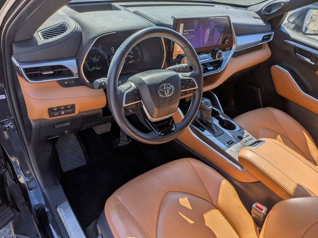 Used 2024 Toyota Highlander Platinum image 14