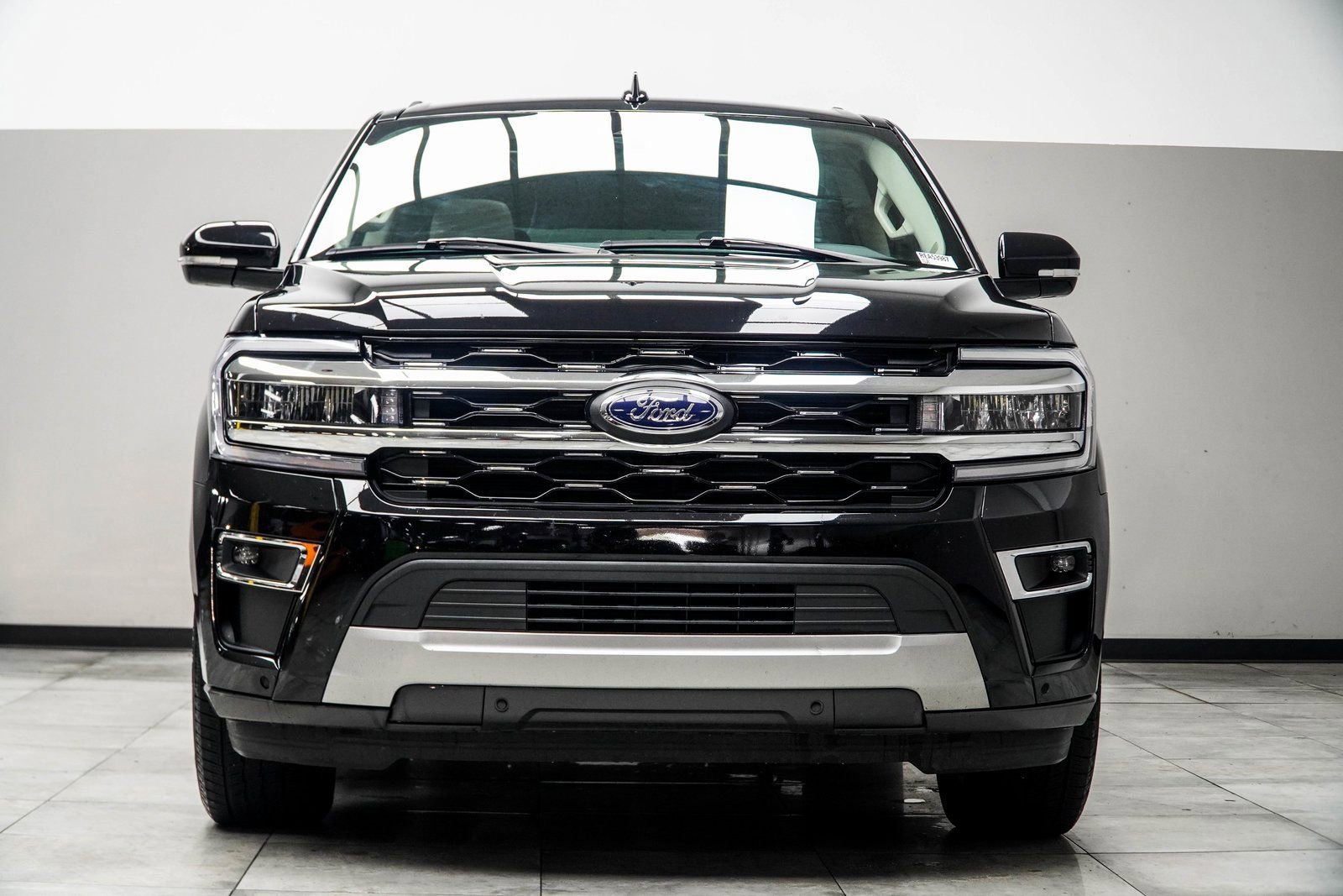 Used 2024 Ford Expedition Limited AWD/4WD image 7