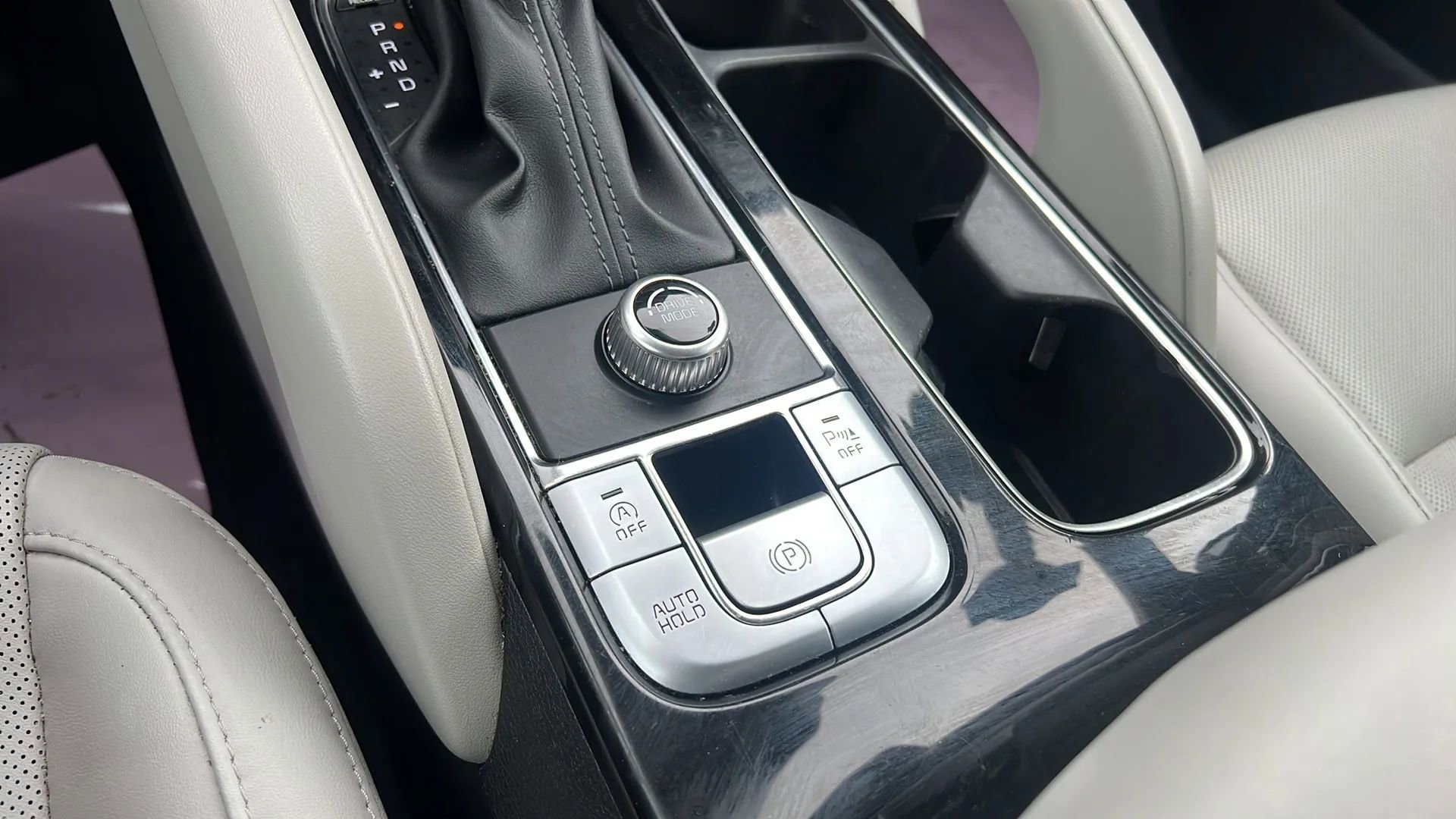 Used 2021 Kia Telluride S FWD image 19