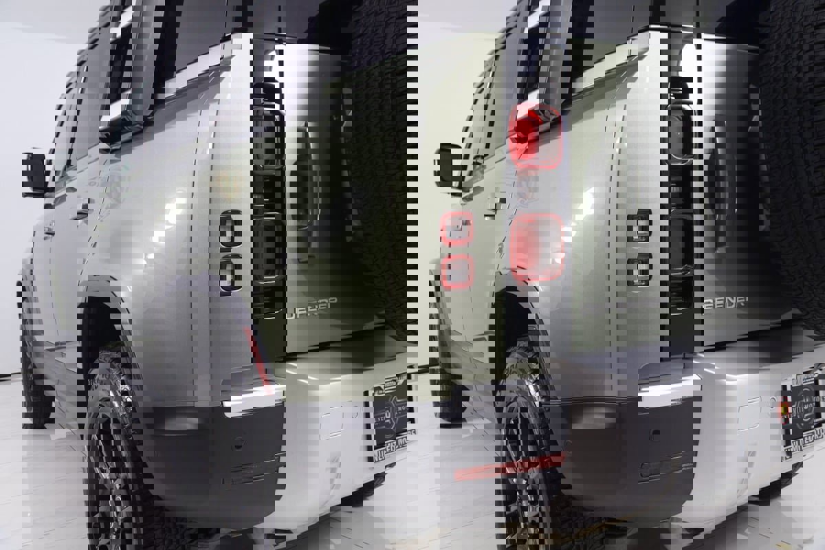 Used 2023 Land Rover Defender 110 S image 29