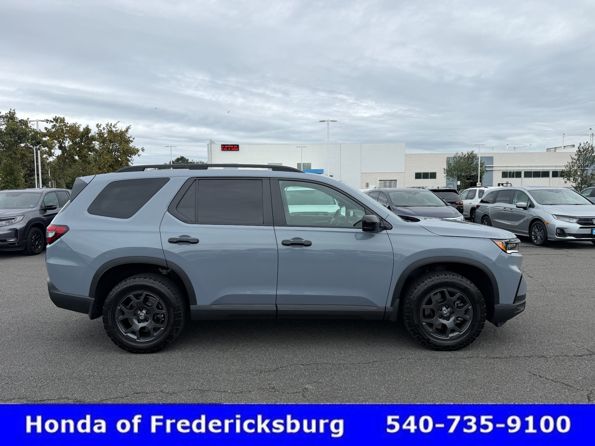 Certified 2025 Honda Pilot TrailSport image 6