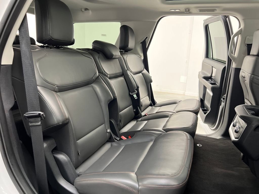 Used 2025 Ford Expedition Active image 16