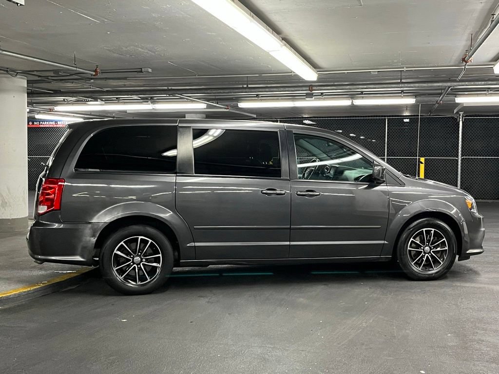 Used 2017 Dodge Grand Caravan SXT w/ Driver Convenience Group FWD image 33
