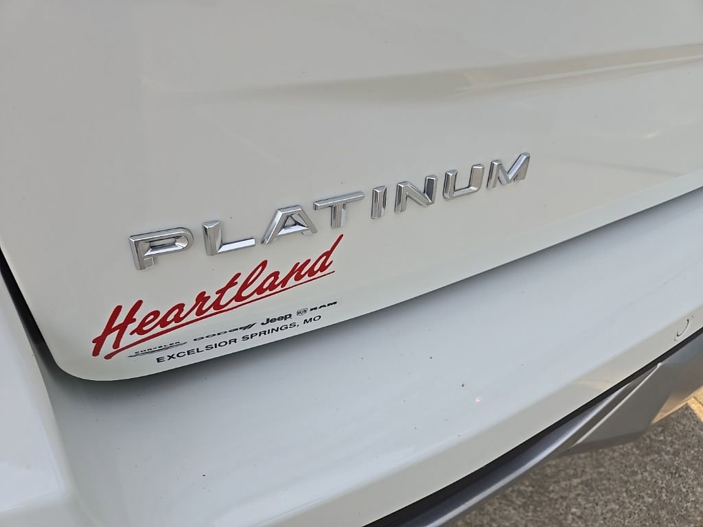 Used 2025 Ford Expedition Platinum w/ Driver's Package AWD/4WD image 18