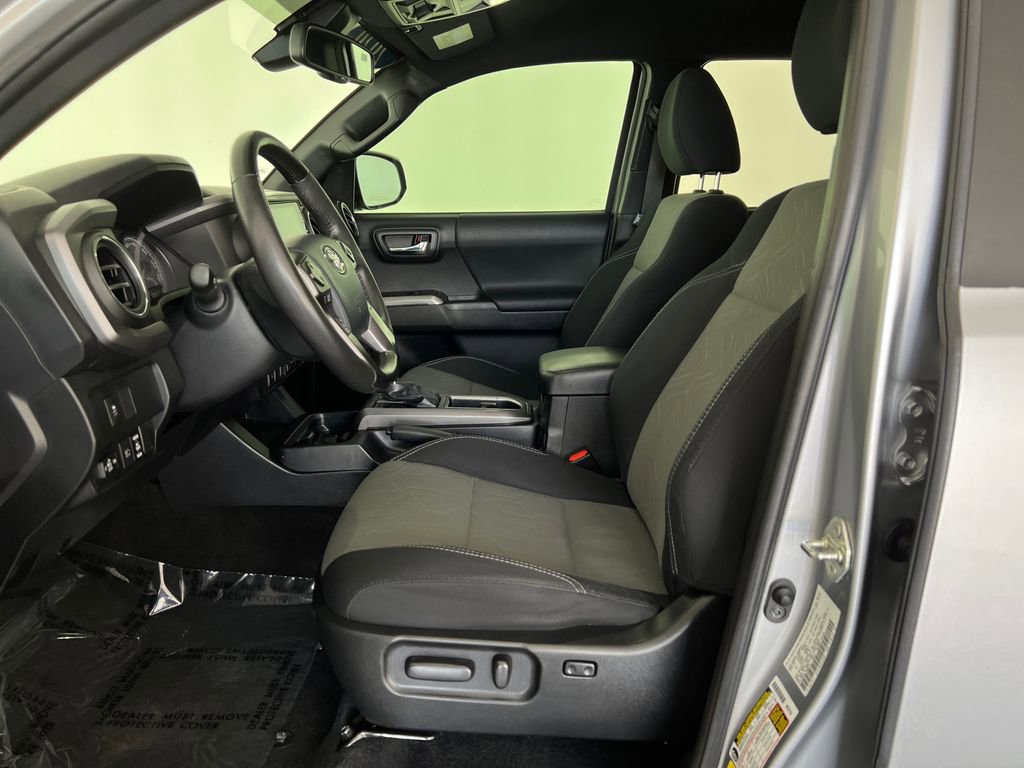 Used 2020 Toyota Tacoma TRD Off-Road AWD/4WD image 11