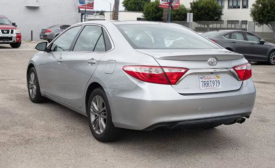 Used 2016 Toyota Camry SE image 2