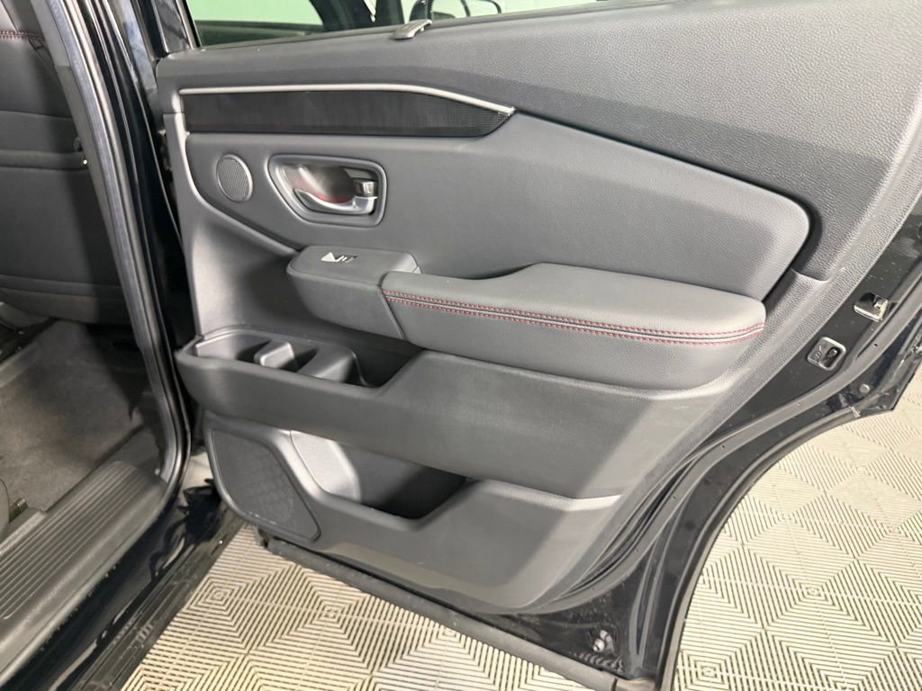 Used 2025 Honda Pilot Black Edition image 33