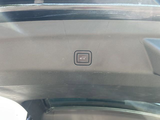 Used 2024 Chevrolet Suburban Premier image 31