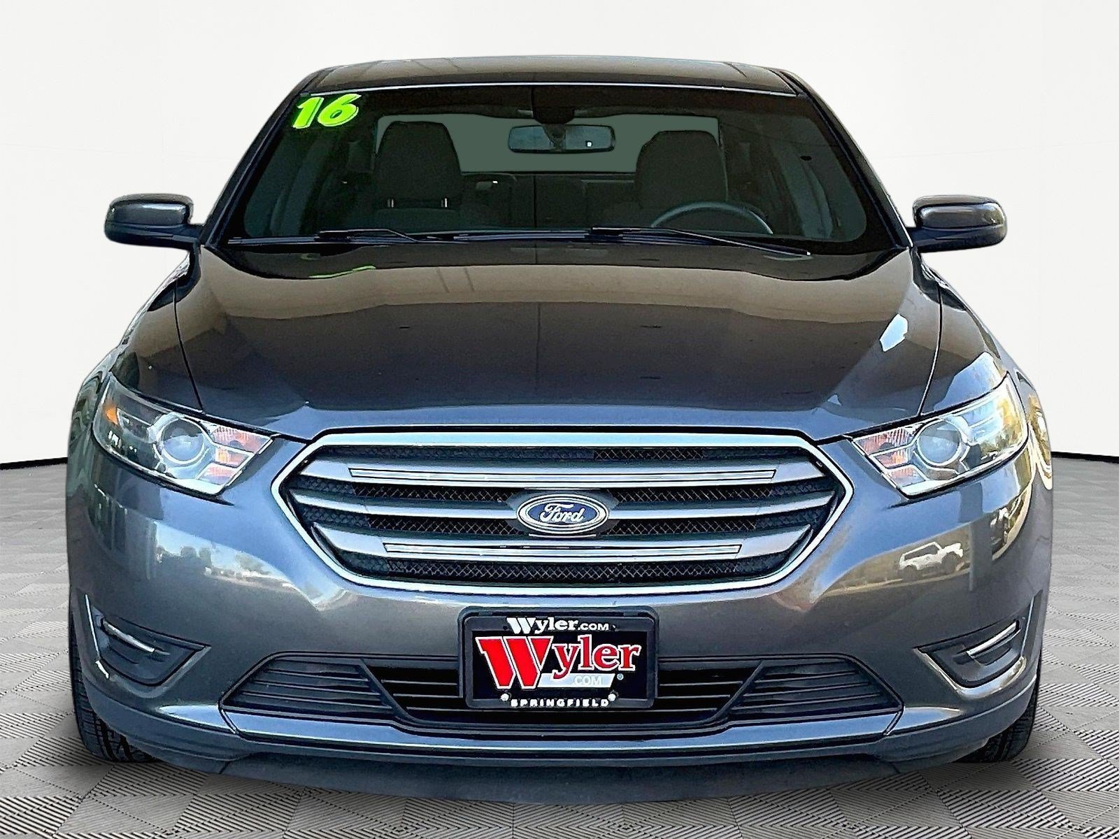 Used 2016 Ford Taurus SEL FWD image 2