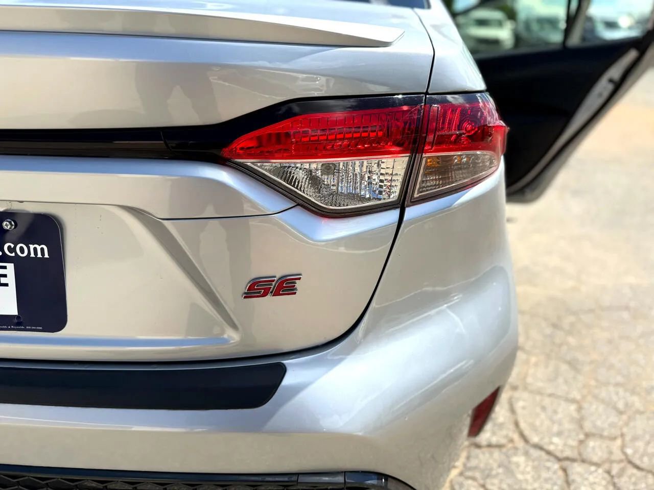 Used 2022 Toyota Corolla SE w/ SE Premium Package image 25