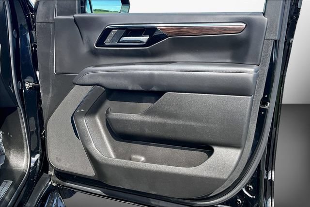 Used 2025 Chevrolet Tahoe LT AWD/4WD image 17