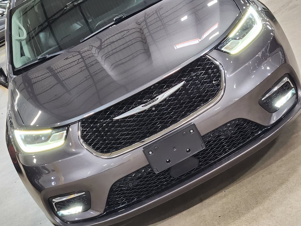 Used 2022 Chrysler Pacifica Touring-L w/ Uconnect Theater Family Group AWD/4WD image 19