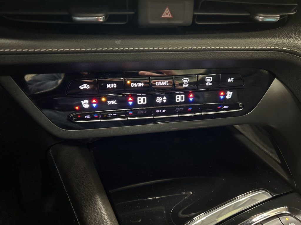 Used 2023 Buick Envision Avenir AWD/4WD image 27