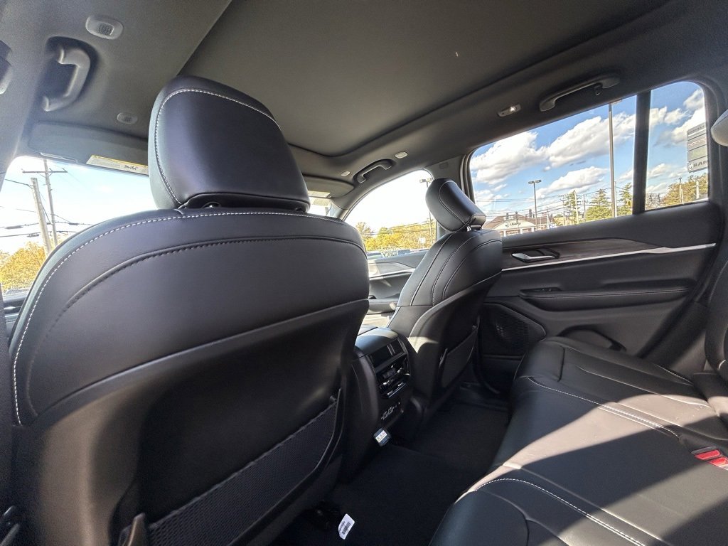 New 2025 Jeep Grand Cherokee Limited image 29