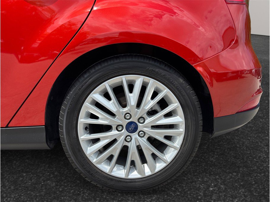 Used 2018 Ford Focus Titanium FWD image 12