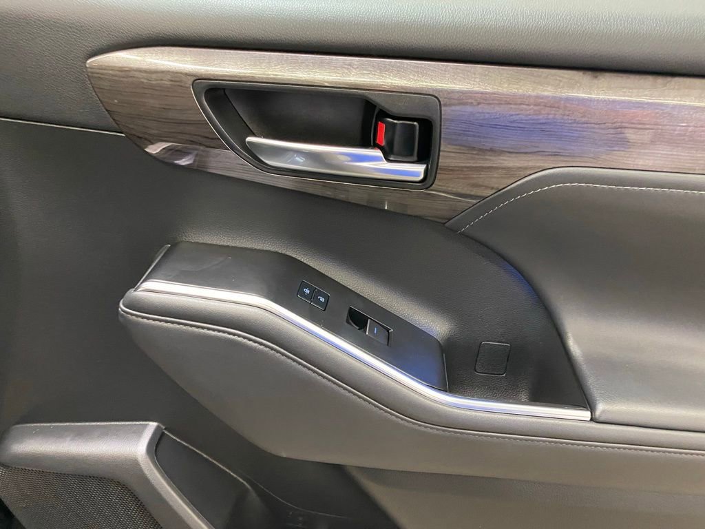 Used 2022 Toyota Highlander Platinum image 42