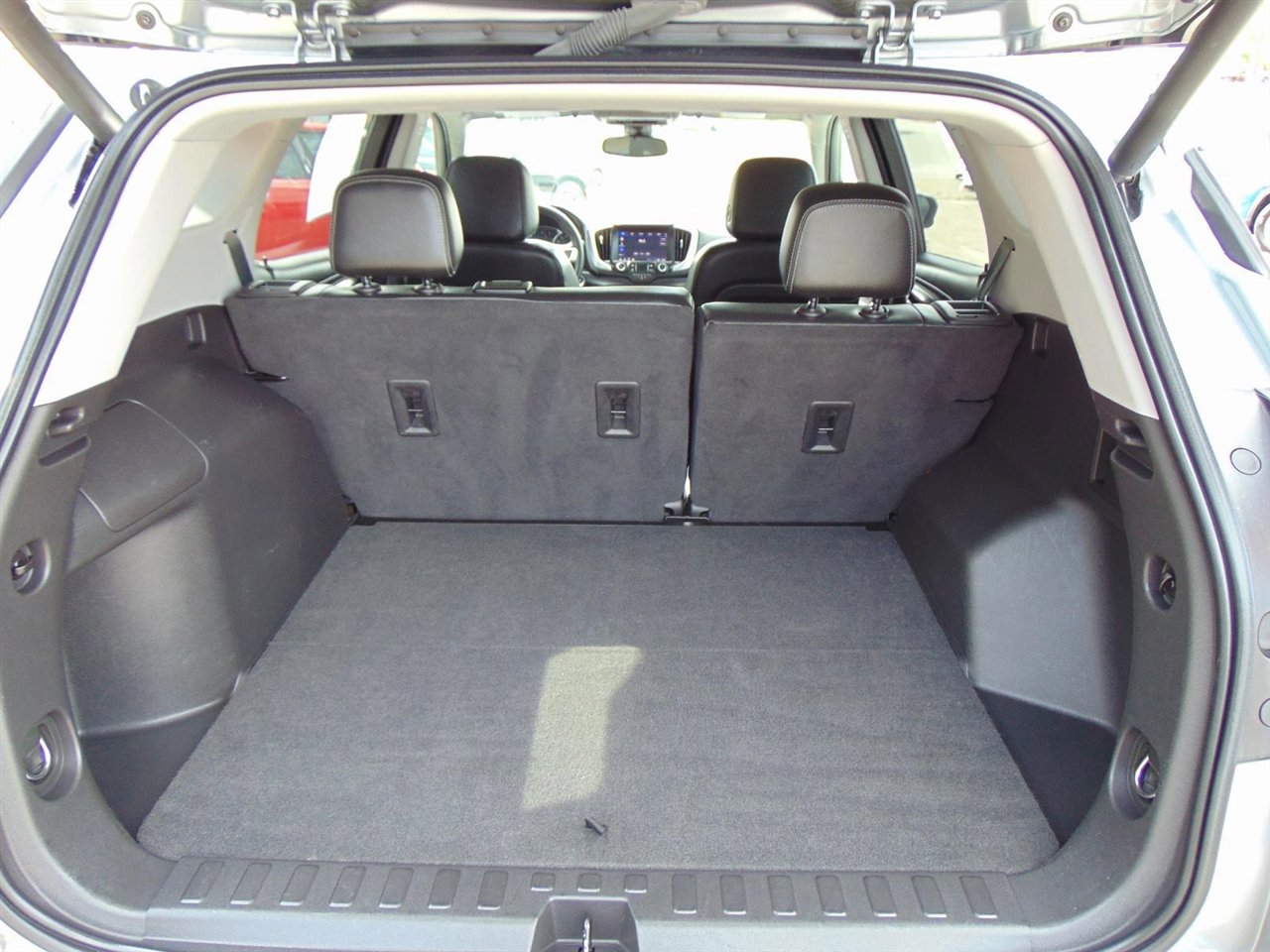 Used 2023 GMC Terrain SLT image 11