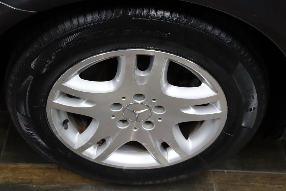 Used 2005 Mercedes-Benz E 320 CDI Sedan image 24
