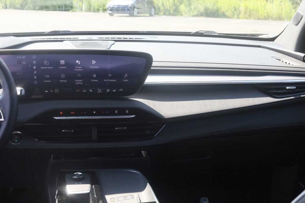 Used 2025 Buick Enclave Preferred AWD/4WD image 21