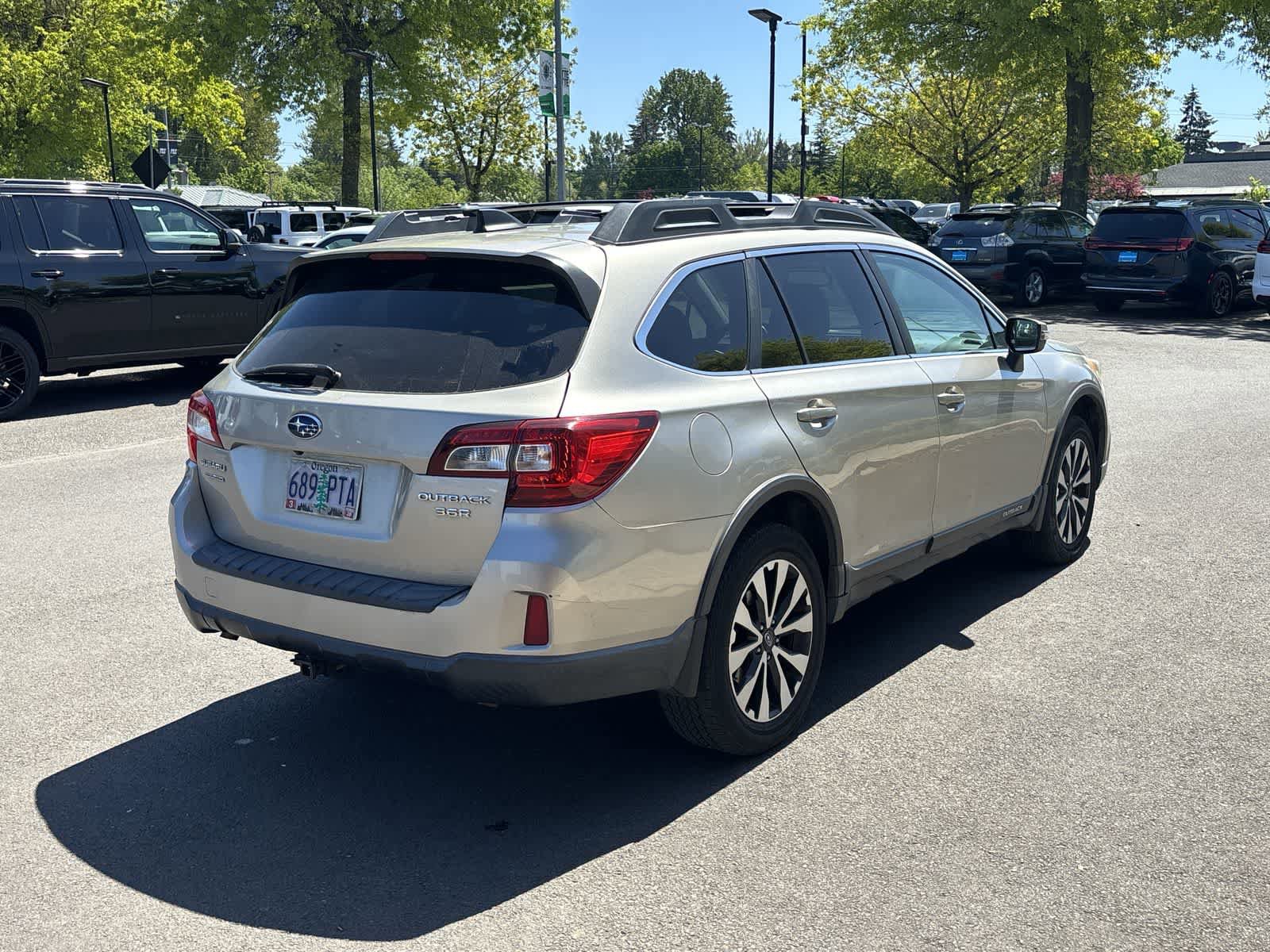 Used 2016 Subaru Outback 3.6R Limited AWD/4WD image 5