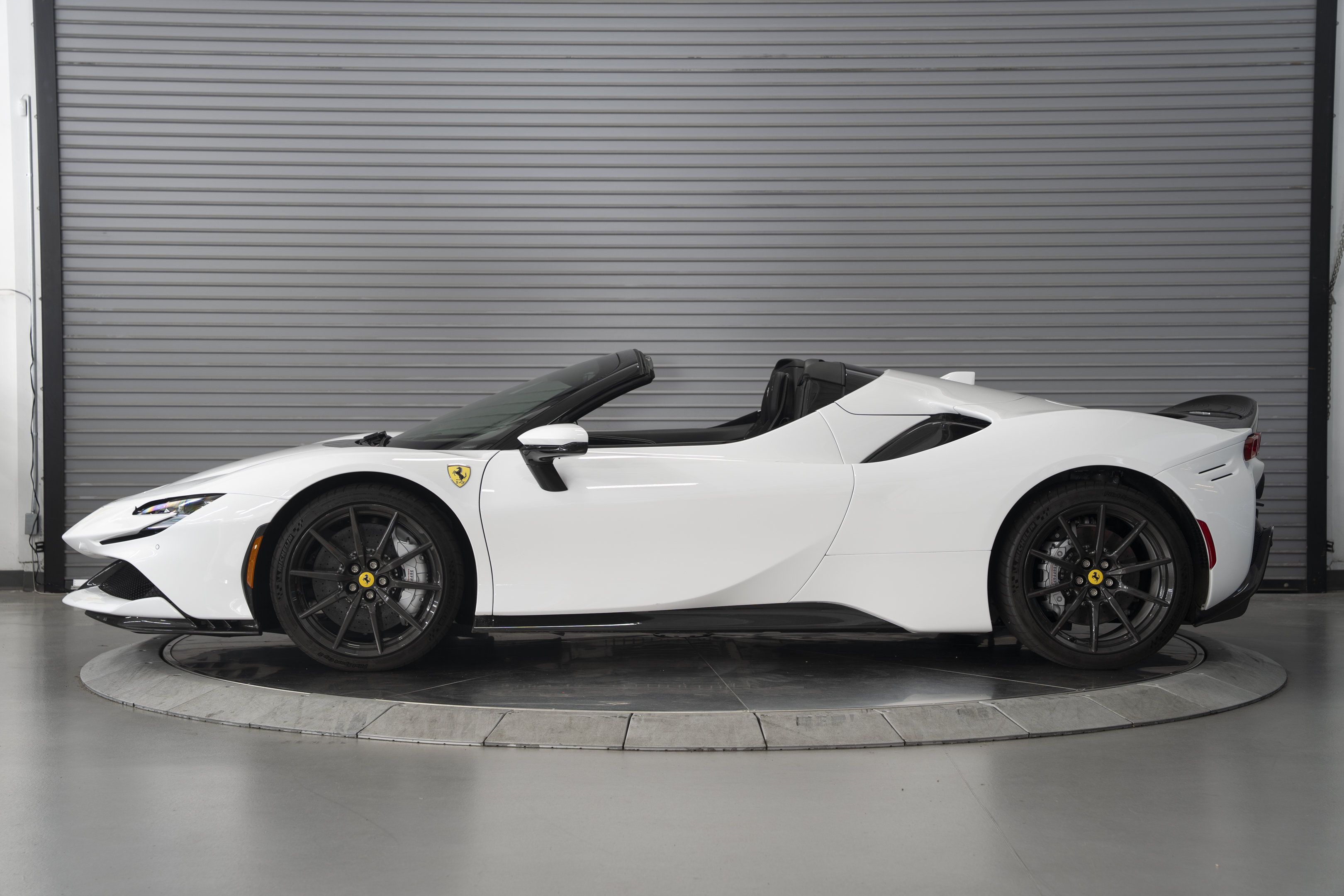 Used 2023 Ferrari SF90 Spider AWD/4WD image 2