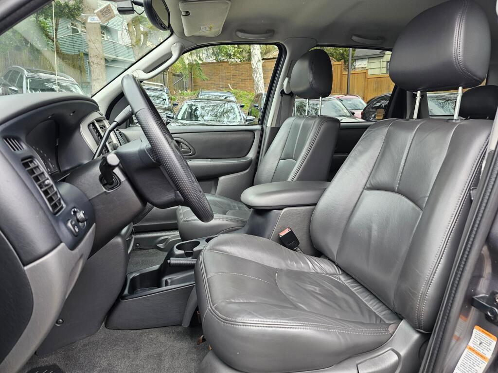 Used 2004 MAZDA Tribute ES image 20