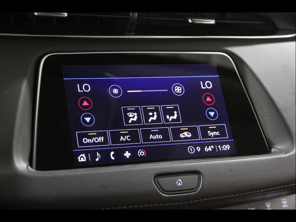 Used 2023 Cadillac XT4 Luxury w/ Cold Weather Package image 12