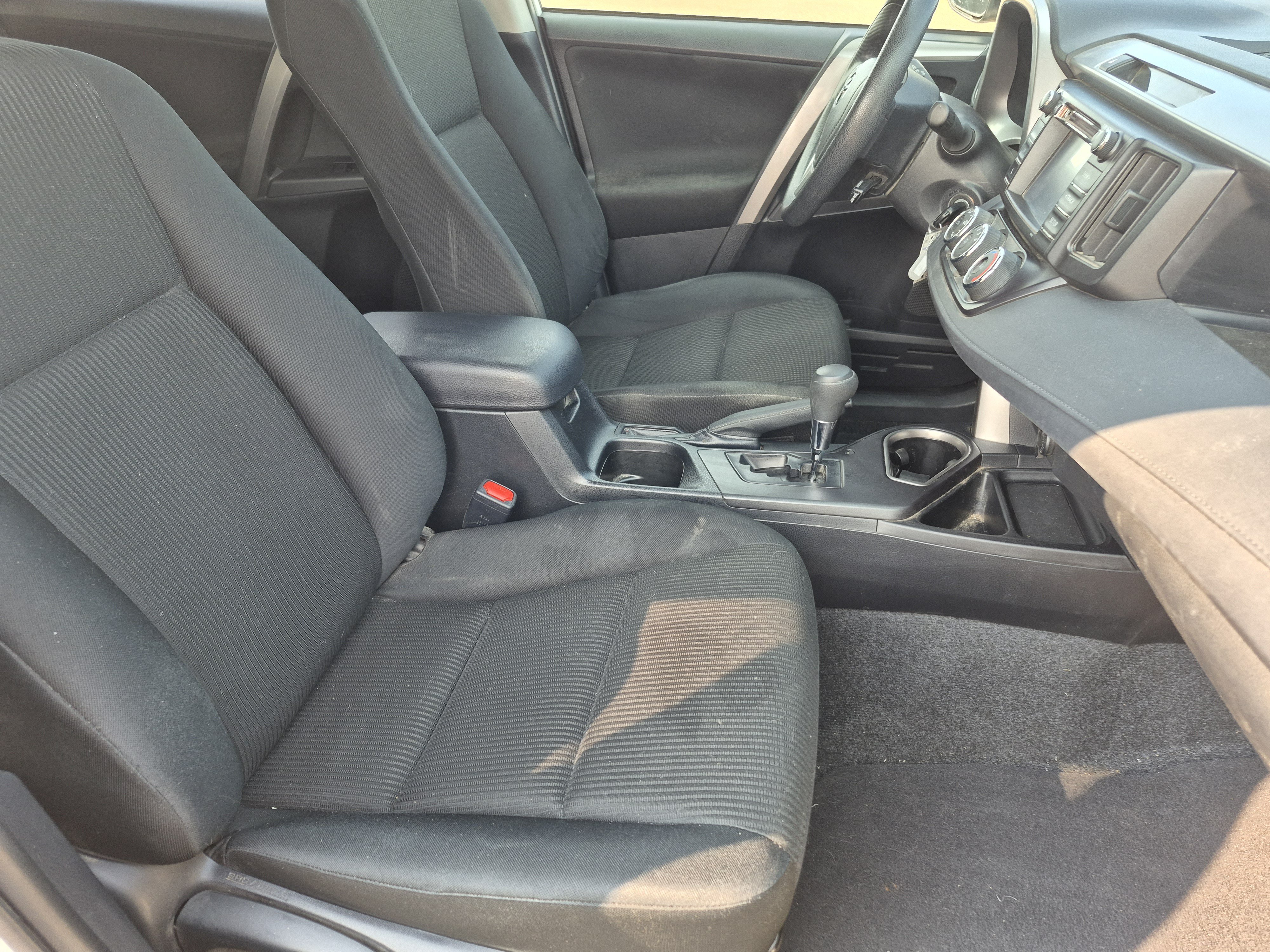 Used 2018 Toyota RAV4 LE w/ Carpet Mat Package AWD/4WD image 22