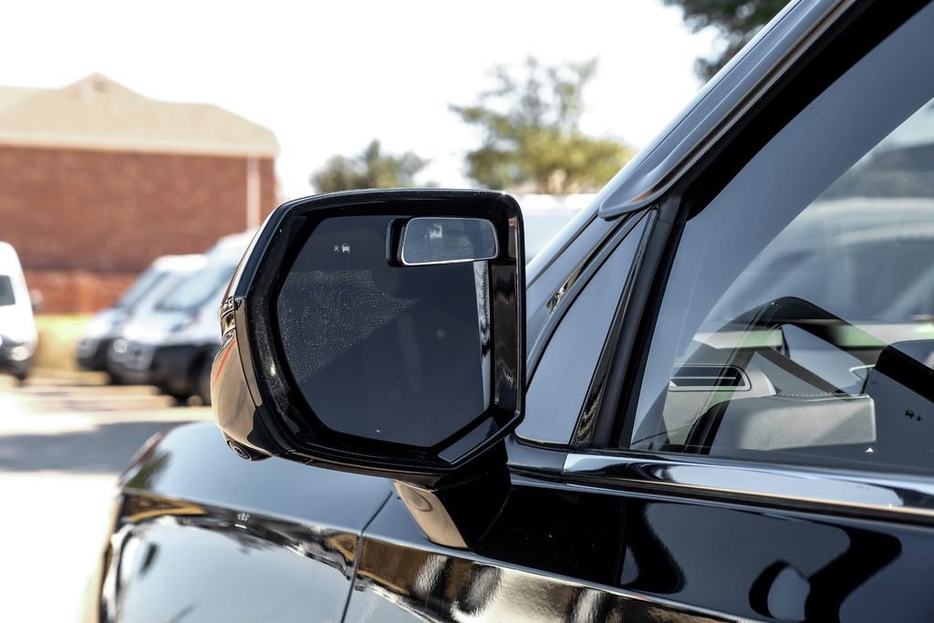 Used 2025 Chevrolet Suburban LS image 43