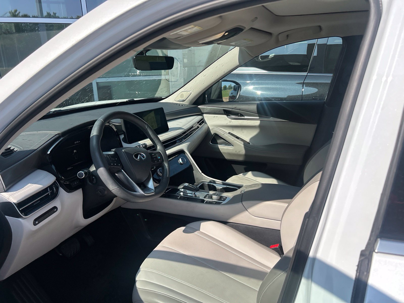 Certified 2026 INFINITI QX60 Luxe w/ Cargo Package AWD/4WD image 8